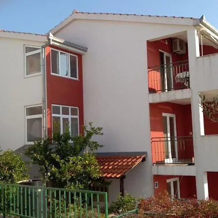 Taja Apartment *